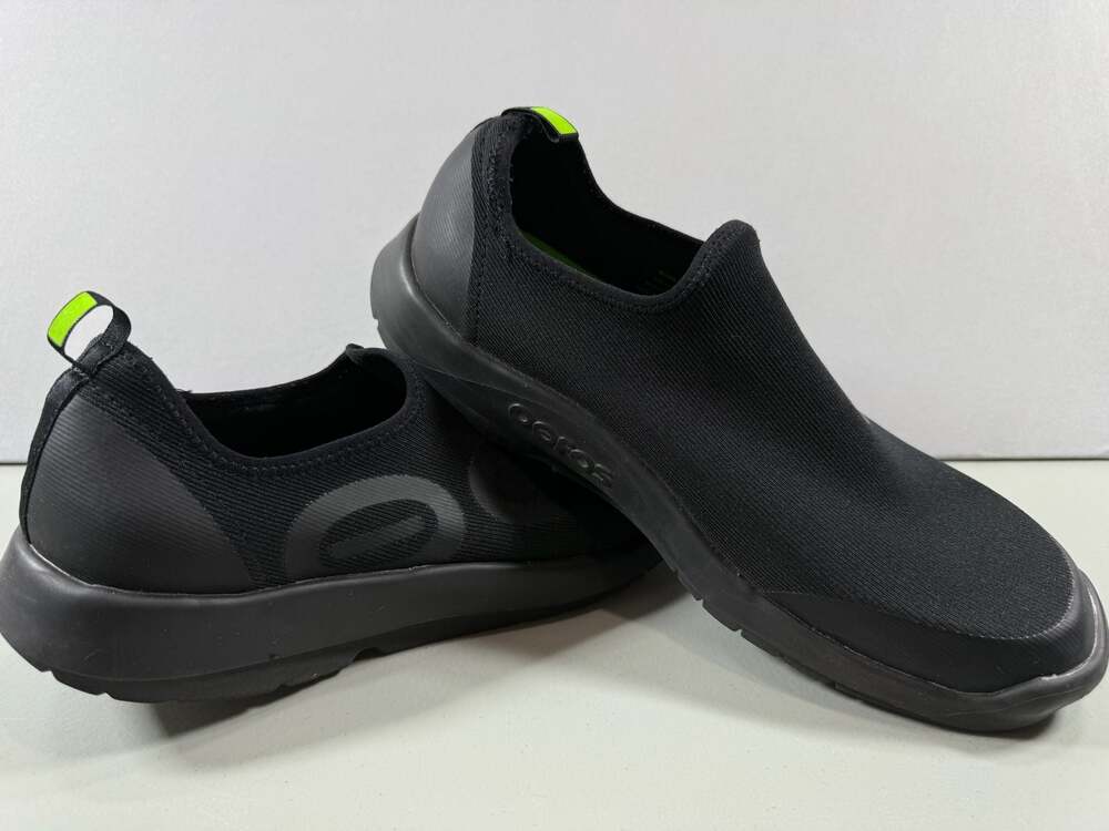 OOFOS OOmg EeZee Low Black Slip-On Recovery Shoes Men's Size 10 EU 43